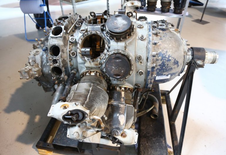 103 PRATT & WHITNEY R-1830