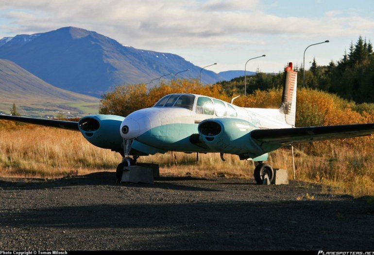 TF-ESD  Beechcraft D-50B Twin Bonanza