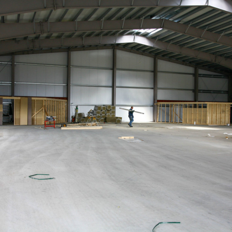 Inni þurfti að innrétta aðstöðu fyrir salerni og skrifstofu 22 maí 2007