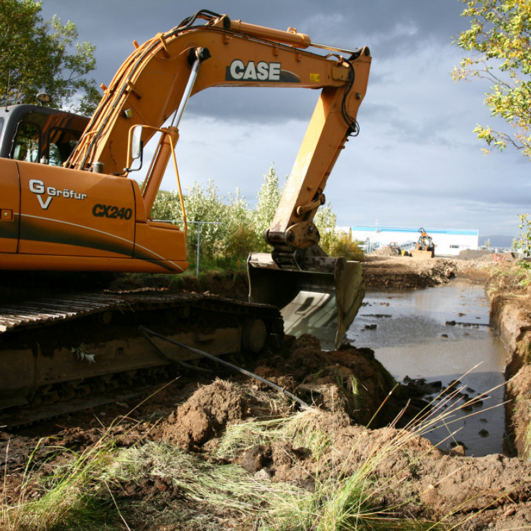 Mikið efni þurfti að fjarlægja áður en hægt var að birja framkvæmdir, 15 september 2006.