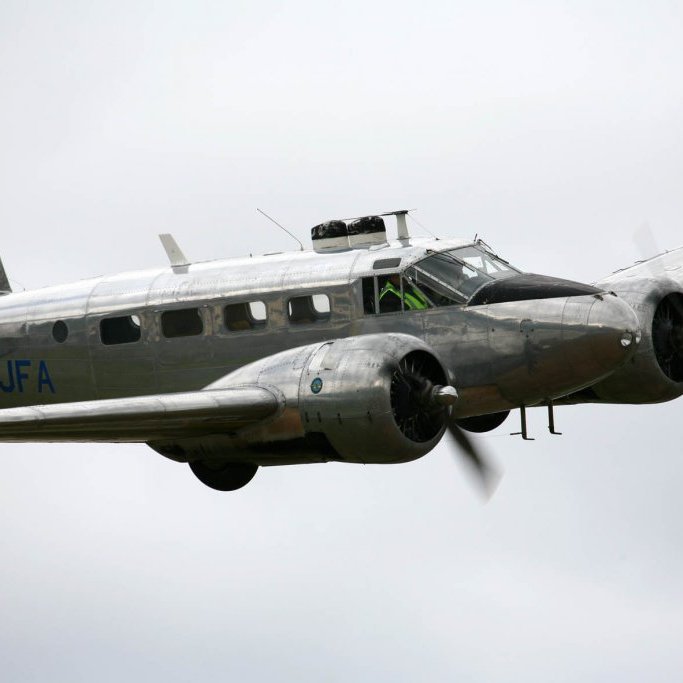 TF-JFA flugstjóri Jóhannes Fossdal, Beechraft C-45H