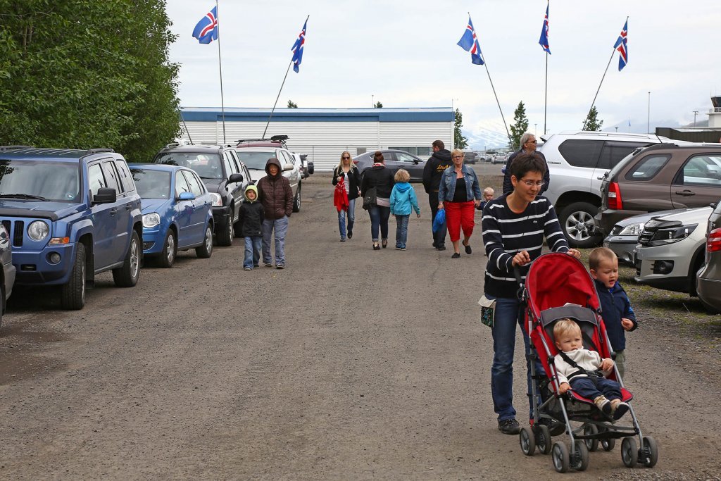 Gestir á leið á Flughátíð 2014