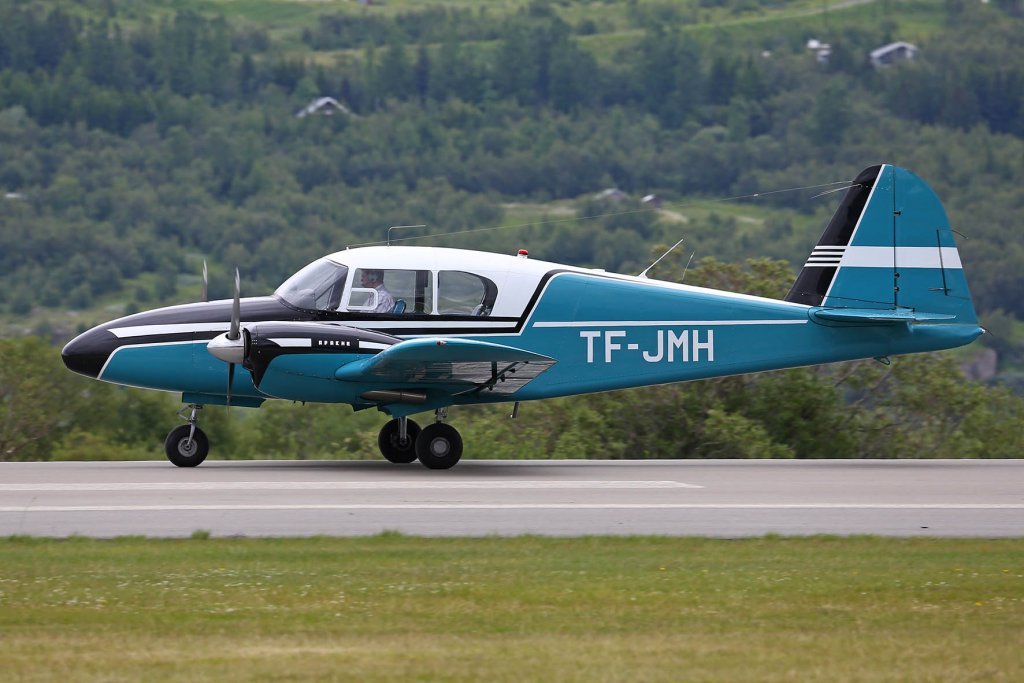 TF-JMH Piper PA-23-150 Apache, árgerð 1957.
