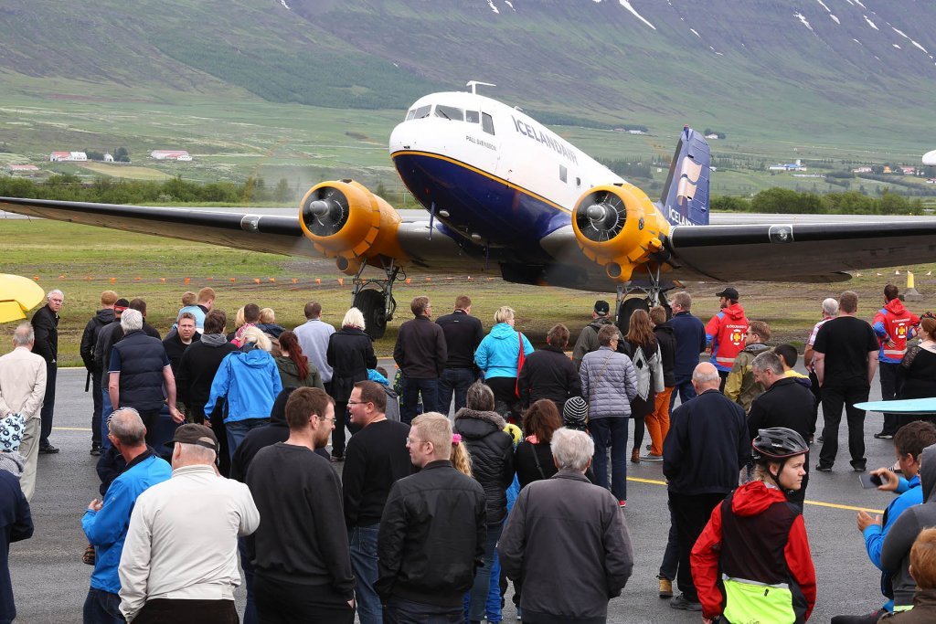 DC-3 settur í gang
