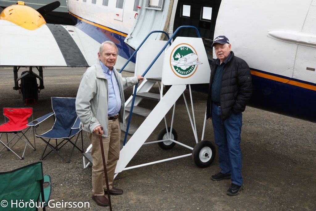 Erling Andersen og Kalli lögga við Dc-3 TF-NPK 