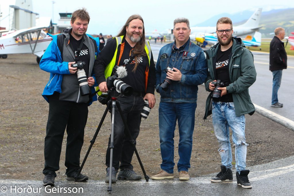 Ljósmyndarar og tökulið fyrir sjánvarpsþáttinn Mótorsport sem sýndur var á N4 sjónvarpsstöðinni