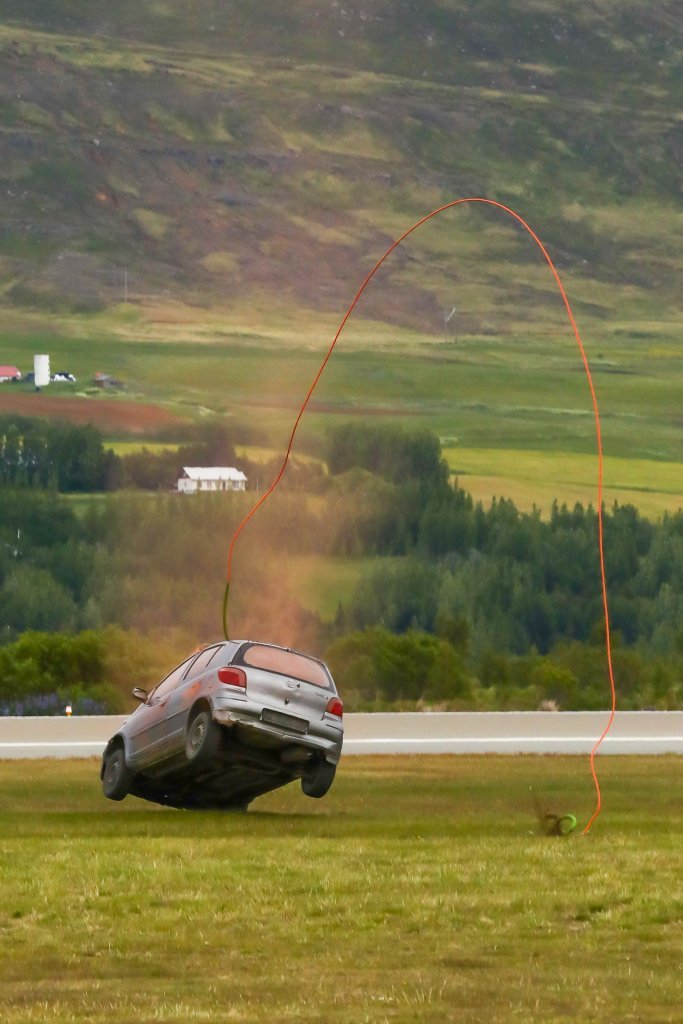 TF-LÍF þyrla Landhelgisgælunnar með sýningaratriði þar sem hún sleppti Yaris 