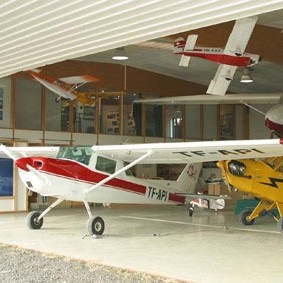 Flugsafnið á Akureyri hefur ávallt kappkostað að vera lifandi flugsafn. Þar eru iðulega til sýnis flugvélar sem eru í fullri notkun innan um safngripi sem hafa lokið þjónustu sína.