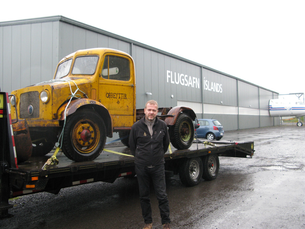 Bedfordinn og Keli (Þorkell Ásgeir Jóhannesson) sjúkraflugmaður.