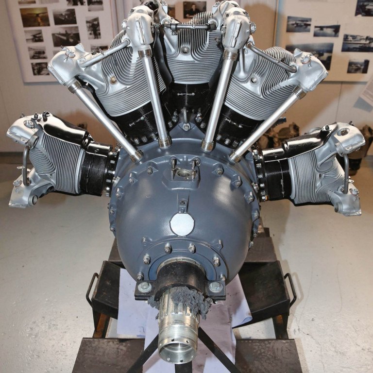 Byrjað að setja saman aftur