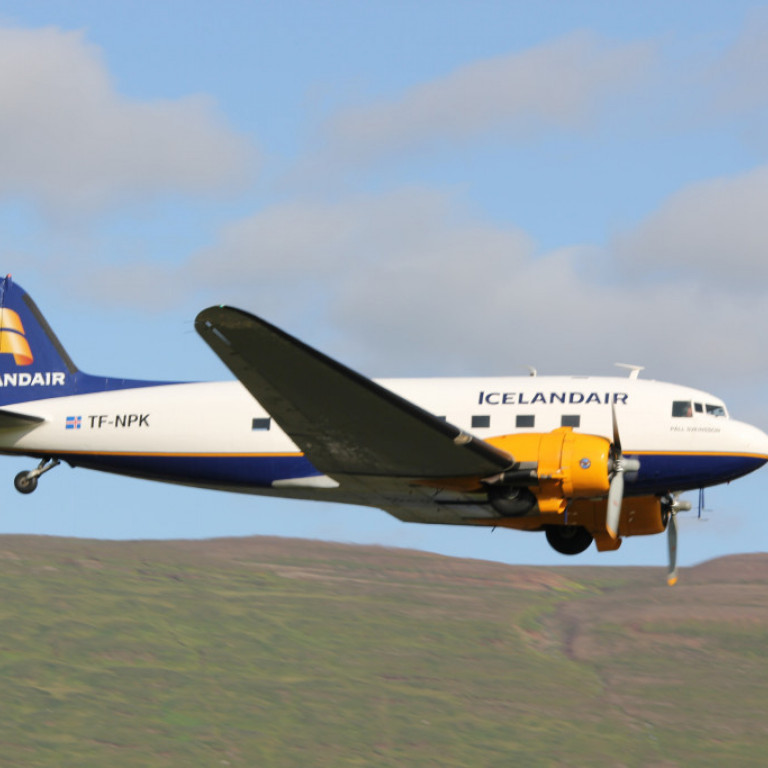 Páll Sveinsson flýgur yfir BIAR