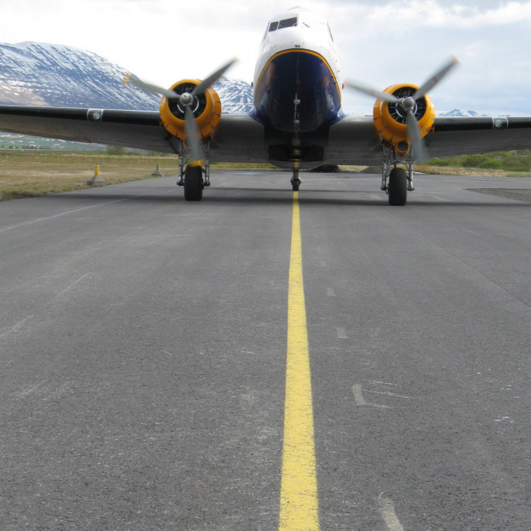 Alltaf á miðlínunni.