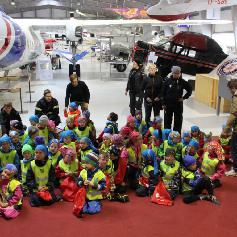 Börn úr leikskólum og yngri bekkjum grunnaskóla kom oft í heimsókn.