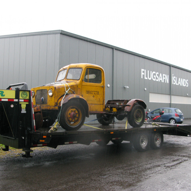 Gamall Bedford sem var fyrsti brautarbíll á landinu, var gefinn Safninu fyrir nokkru.