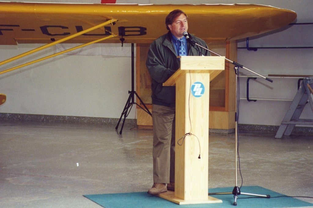 Árni Johnsen formaður fjárlaganefndar flutti ávarp  24 júní 2000.