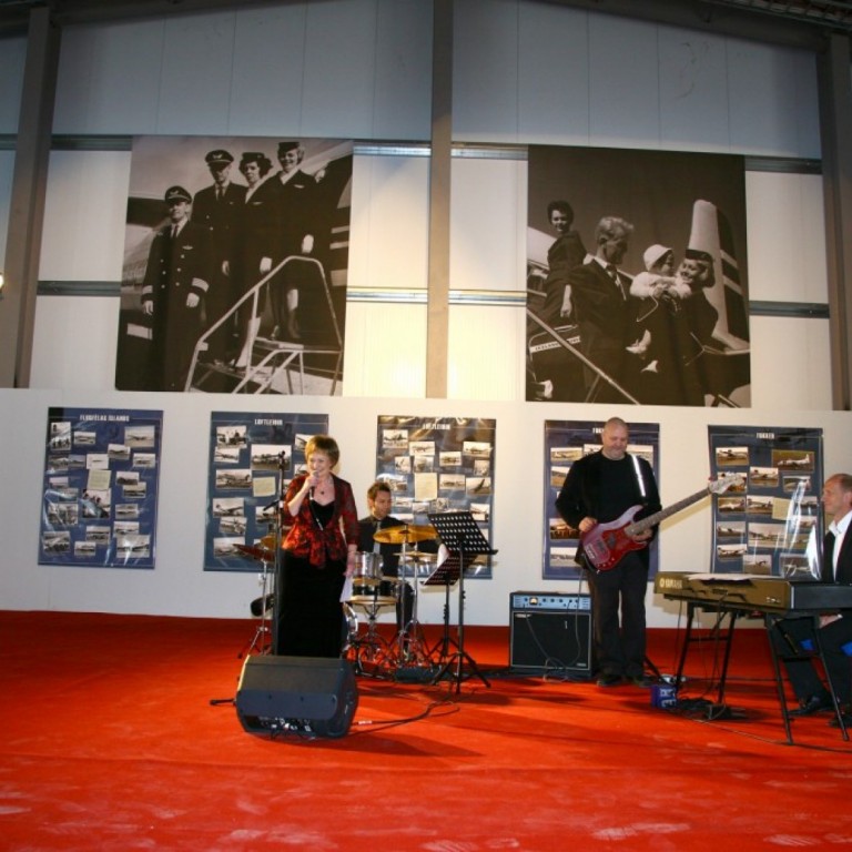 Helena Eyjólfsdóttir söng Loftleiðasönginn