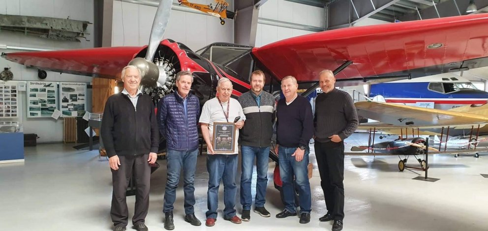 Stjórn Arnarins ásamt Arngrími. Frá vinstri: Hreinn Pálsson, Hallgrímur Jónsson, Arngrímur B. Jóhann…