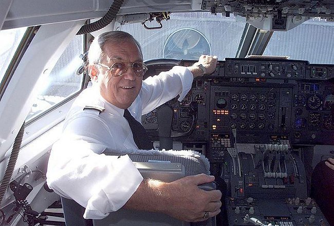 Arngrímur B. Jóhannsson flugstjóri 80 ára