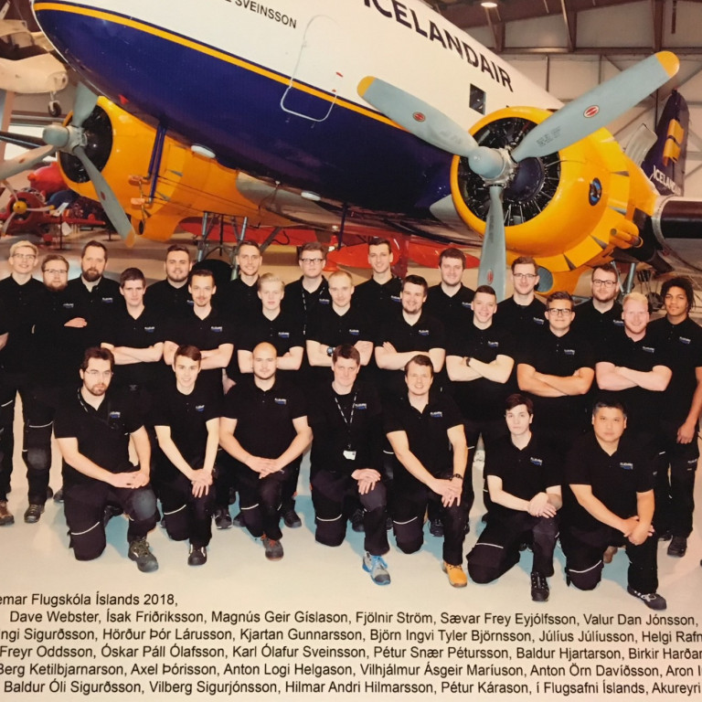 Þetta er hópurinn sem nú er að vinna og læra í Safninu.

TIL BAKA