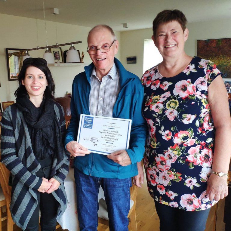 Steinunn María Sveinsdóttir safnstjóri, Húnn Snædal og Guðrún Freysteinsdóttir. Það var glatt á hjal…