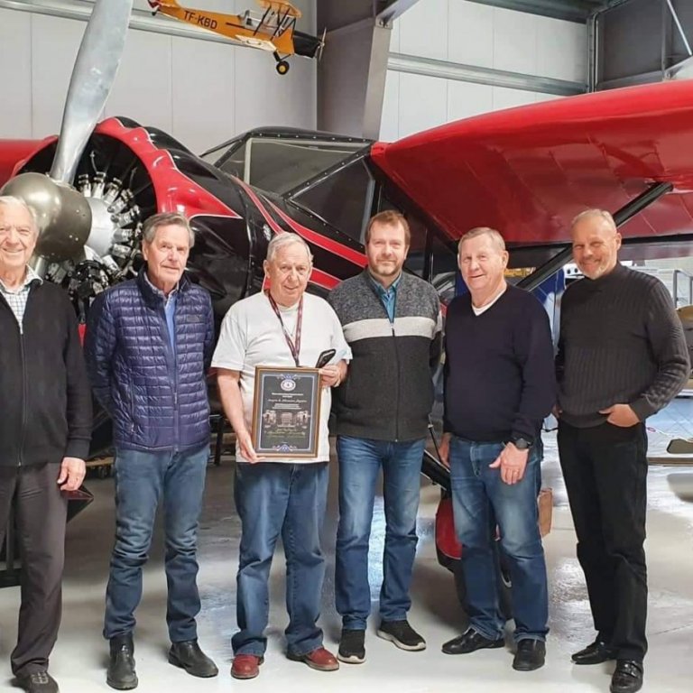 Stjórn Arnarins ásamt Arngrími. Frá vinstri: Hreinn Pálsson, Hallgrímur Jónsson, Arngrímur B. Jóhann…