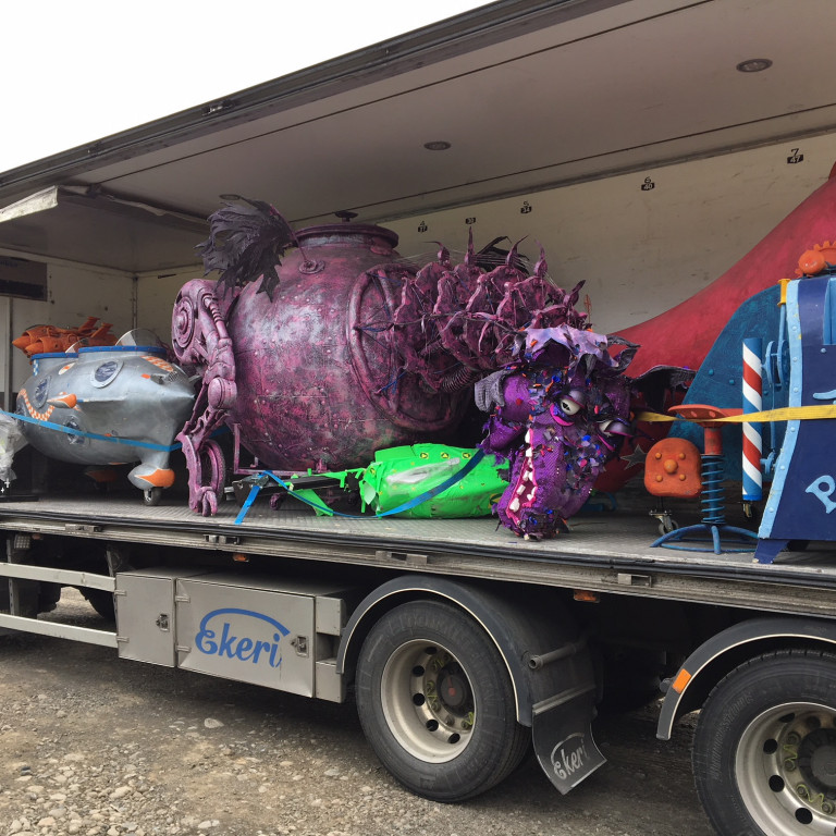 Eldflaug, dreki, fallbyssa, póskassi og margt fleira fyrir Latabæjarsafn í Borgarnesi.