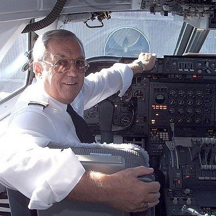 Arngrímur B. Jóhannsson flugstjóri 80 ára